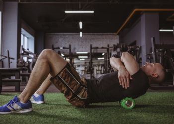 Auto-rozluźnienie mięśniowo-powięziowe przy użyciu wałka z pianki