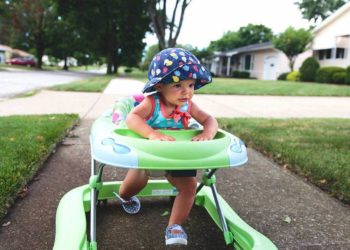 Chodzik – czyli o tym, jak można zniszczyć rozwój dziecka już na starcie