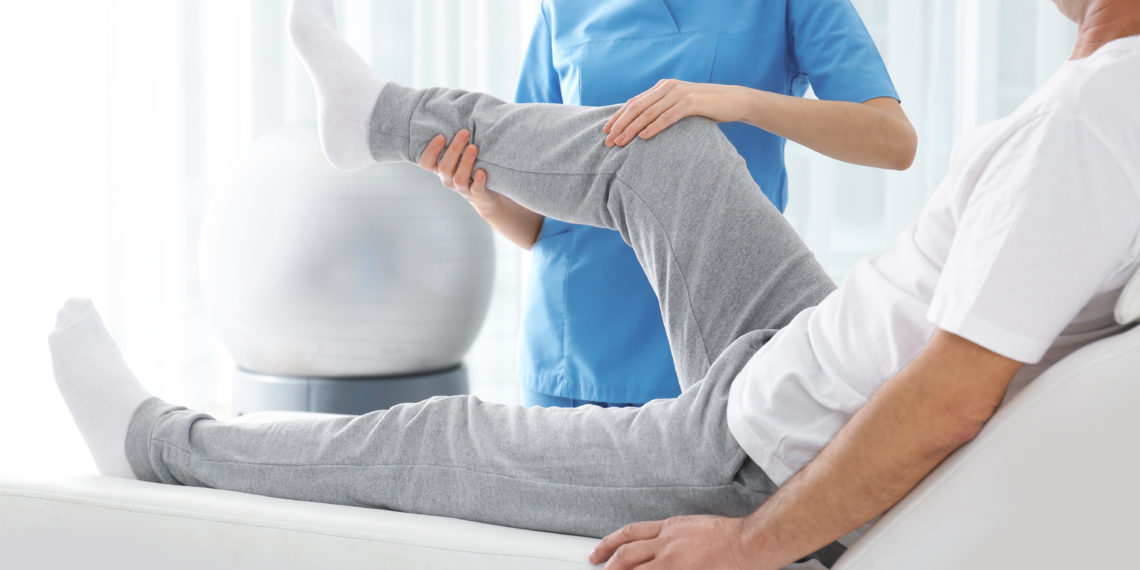 Jak edukować klientów w zakresie dbania o stawy po zakończeniu wizyt u fizjoterapeuty?