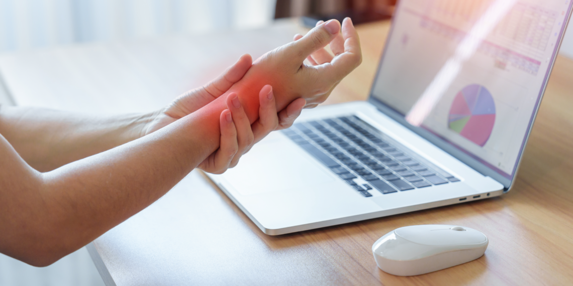 Zespół cieśni kanału nadgarstka – objawy, leczenie i profilaktyka choroby zawodowej.