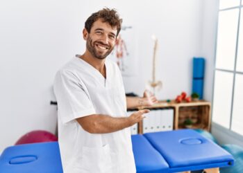 Diklofenak w praktyce fizjoterapeuty: Co musisz wiedzieć, zanim polecisz pacjentowi?